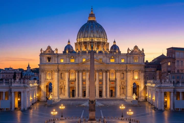 Saint Peter's Basilica Semiprivate Tour with privileged access