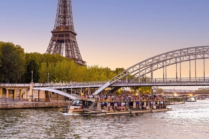 Paris Seine River Sightseeing Cruise by Bateaux