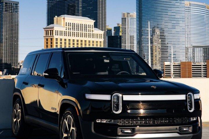 Private Roundtrip Transfer: To Las Vegas by Luxury Limo