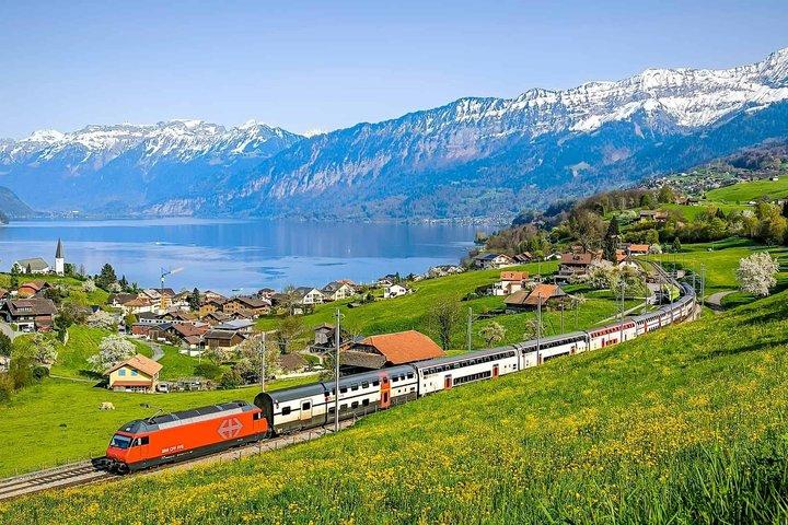 From Lucerne: Thun Day Trip by Train with Lake Cruise & Cheese