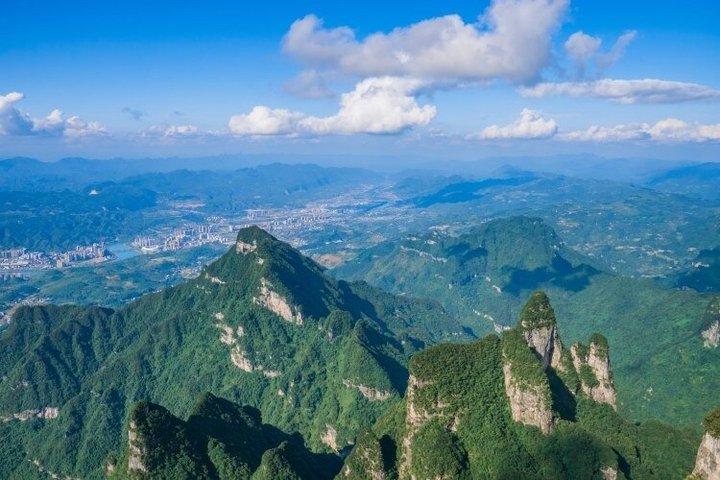 Tour of Tianmen Mountain National Forest Park with English Guide