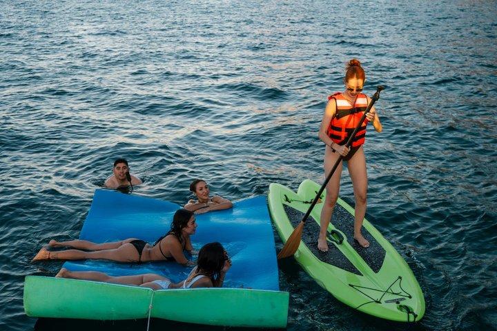 Private Yacht Charter in Cabo for Up to 8 People
