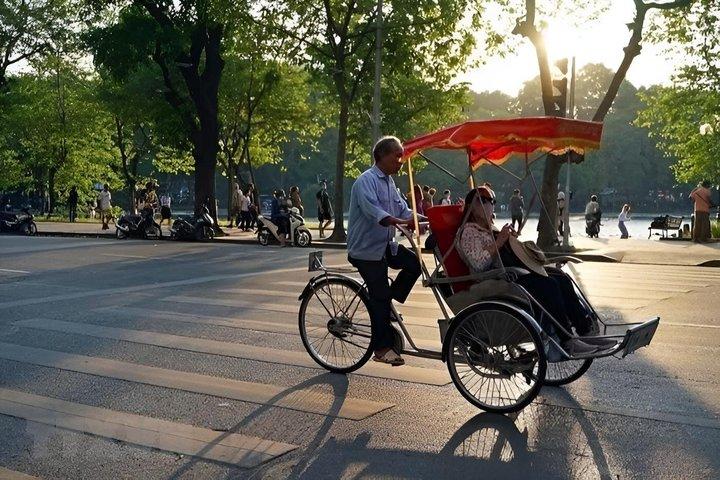 Hanoi Old Quarter Sightseeing Tour by Traditional Cyclo Rickshaw