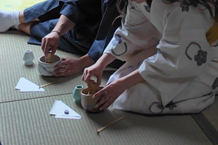 100% Private Tea Ceremony,Calligraphy and Kimono in Kyoto