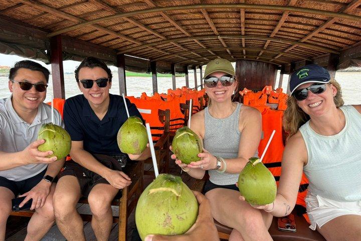 Group tour to Mekong River with Vinh Trang Pagoda & Boat Ride