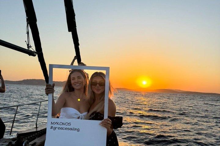South Coast Premium Sail Cruise–Lunch, Drinks, Swim & Sunset
