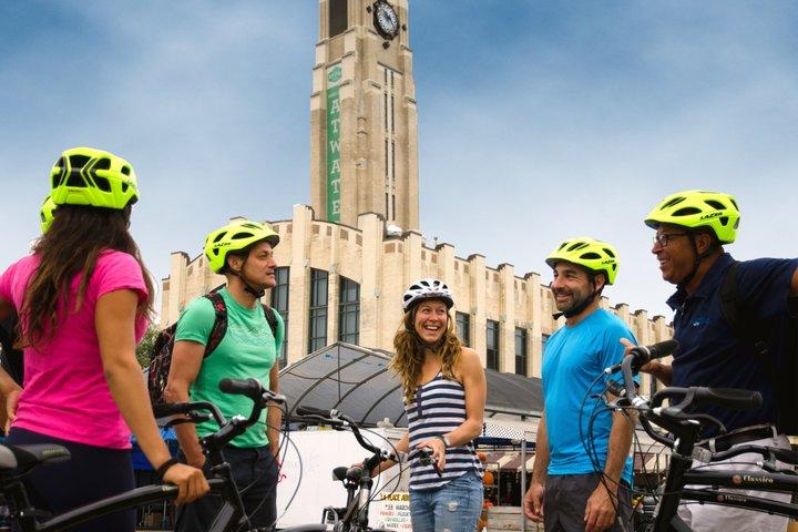 Bike/E-bike tour: Old town, Lachine canal, Islands with wine/beer