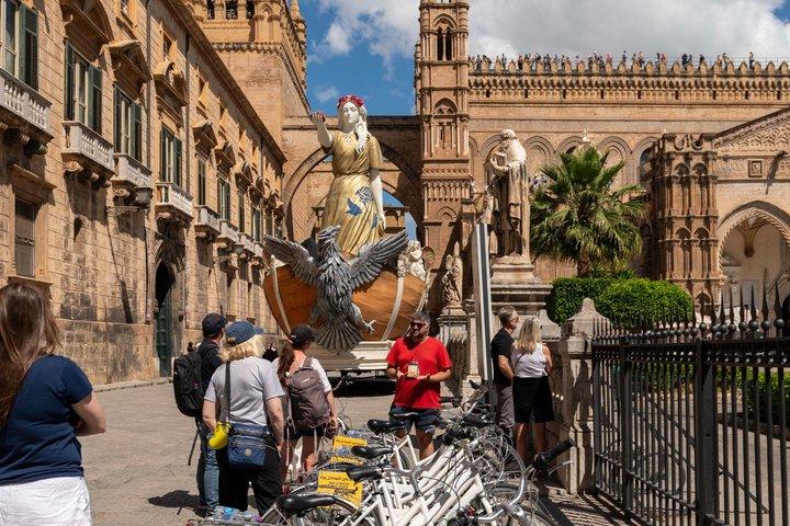 Bike tour of the historic center of Palermo with tasting