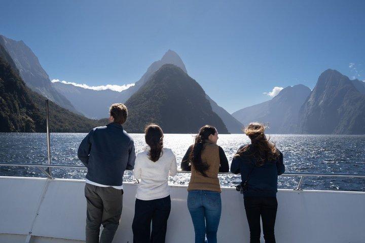 Milford Sound Coach & Cruise from Queenstown: Panoramic Views