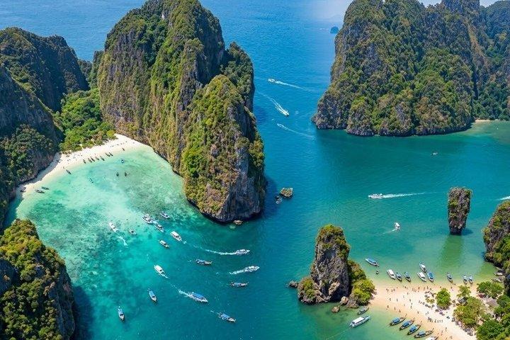 Phi Phi Islands & James Bond Island by Sawanu Speedboat