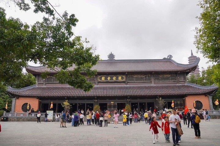 Ninh Binh Day Tour Bai Dinh and Trang An by Limousine