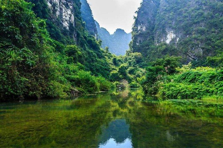 Ninh Binh Day Tour Bai Dinh and Trang An by Limousine