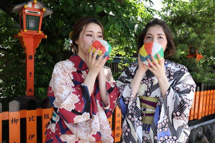 Osaka: Family-Friendly Kimono & Yukata Experience at WARGO