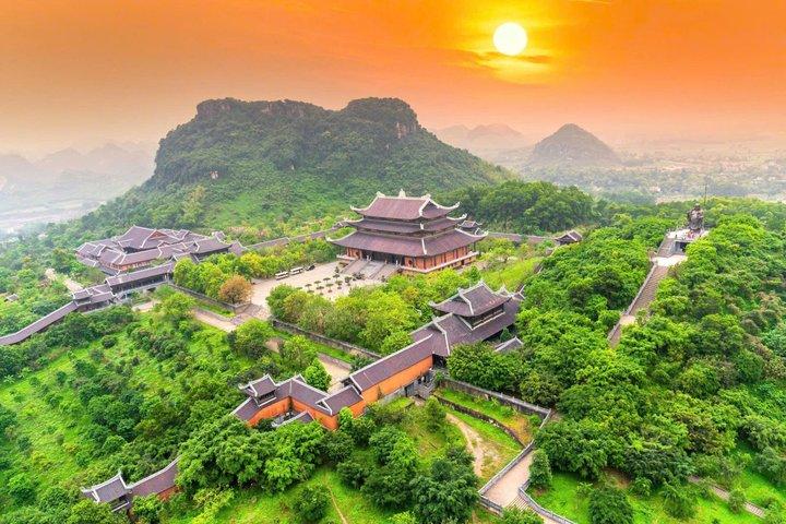 Ninh Binh Luxury Day Tour Bai Dinh Trang An and Mua Cave
