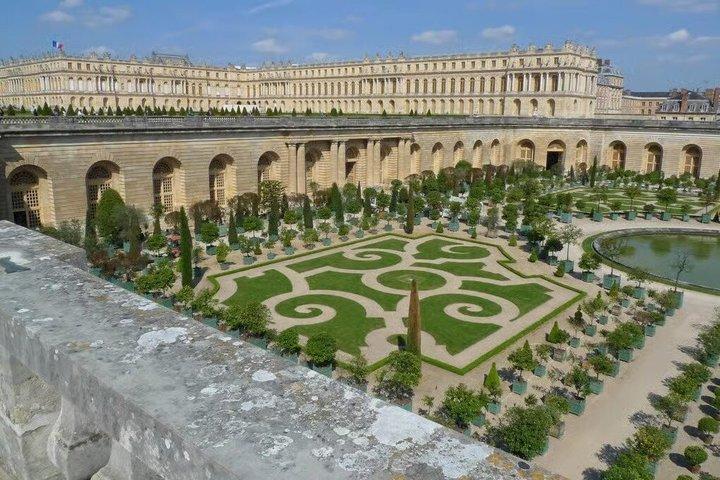 Versailles Palace and Gardens Exclusive Private Guided Tour