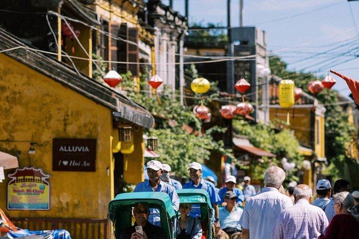 Hoi An Ancient Town Tour with Lantern Release, Basket Boat Ride,