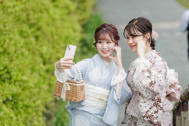 Osaka: Family-Friendly Kimono & Yukata Experience at WARGO