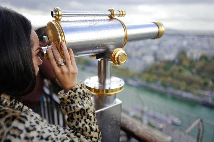 Eiffel Tower Guided Tour up to Summit with a Private Guide