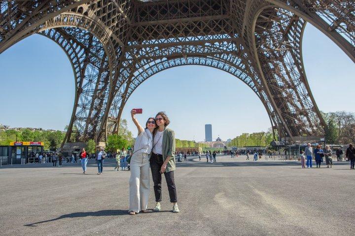 Eiffel Tower Guided Tour up to Summit with a Private Guide
