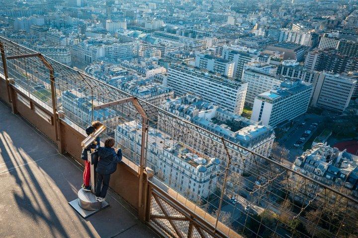 Eiffel Tower Guided Tour up to Summit with a Private Guide