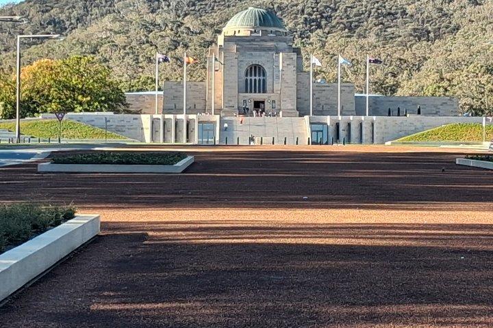 Explorer Loop Bus Canberra - Hop on Hop Off sightseeing