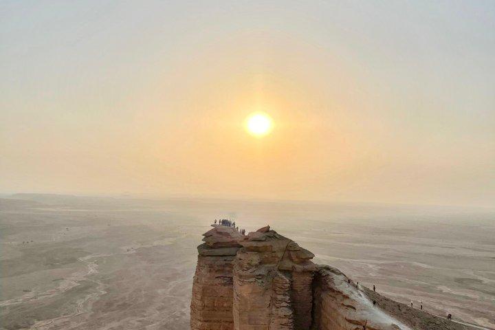 Edge of the World in–Hiking Adventure and Sunset Viewing in a 4x4