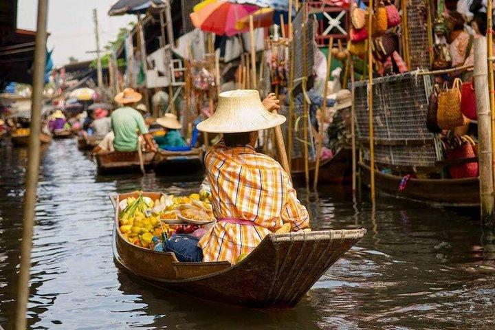Floating Market and Railway Market Tour in Bangkok