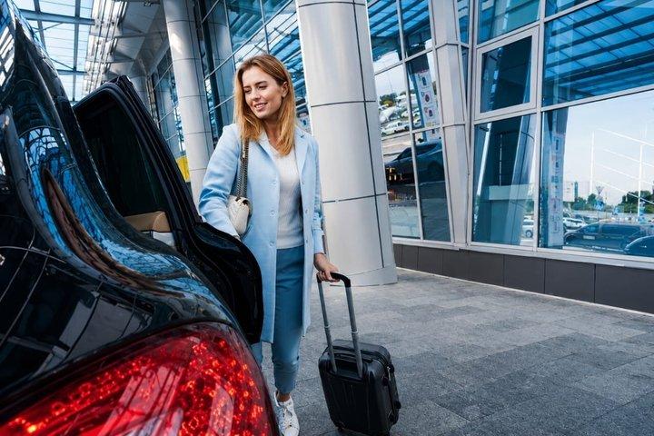 Private arrival transfer to Giza and Cairo hotels from Cairo airport
