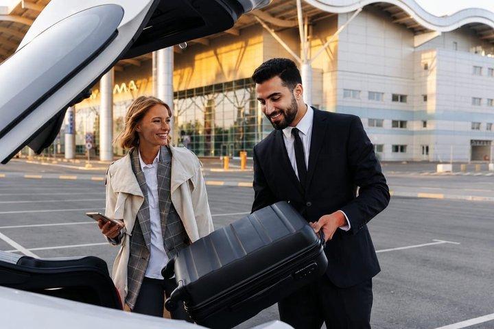 Private arrival transfer to Giza and Cairo hotels from Cairo airport