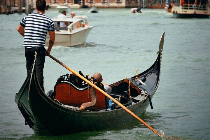 Romantic Evening Gondola Ride on the Grand Canal