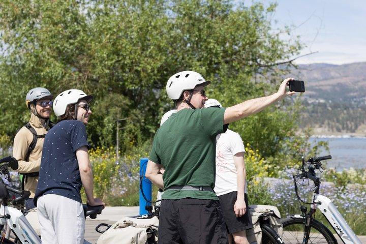 Kelowna Guided E-Bike Wine Tour with Tastings and Okanagan Lunch