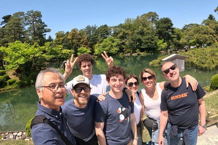 Kanazawa Omicho Market Food Private Tour with Licensed Guide
