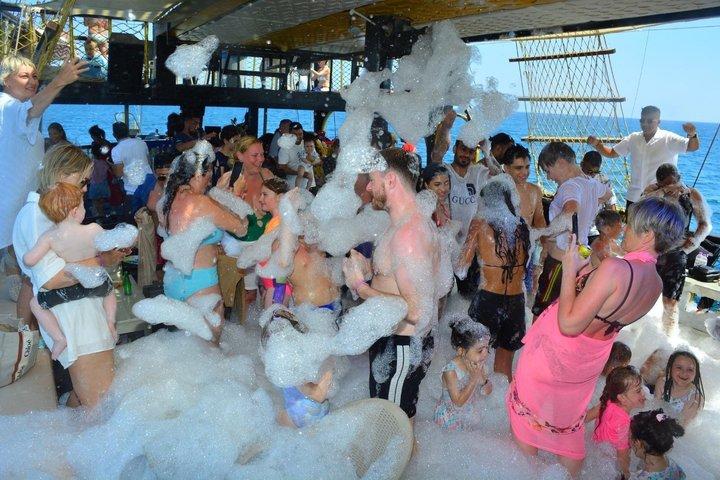 Alanya Pirate Boat Trip All-Inclusive with Lunch & Transfers