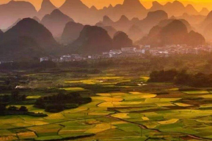 Yangshuo Sunset at Xianggong Hill and Yulong River Bamboo Rafting