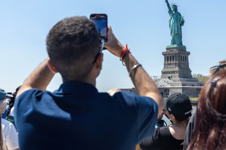 Statue of Liberty & NYC Skyline Cruise - Freedom Liberty Tour