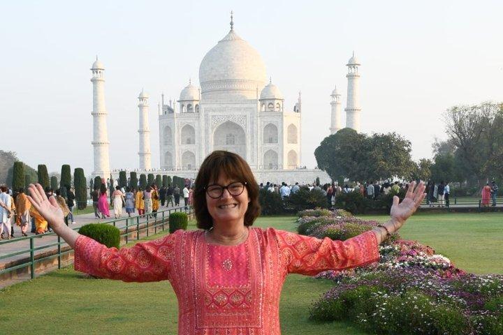 From Agra: 1 day Taj Mahal Sunrise Tour With Fatehpur Sikri