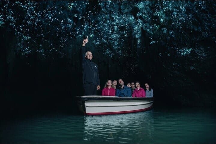 Hobbiton,Waitomo Caves,WaiOTapu & Mitai Māori Village–All In One