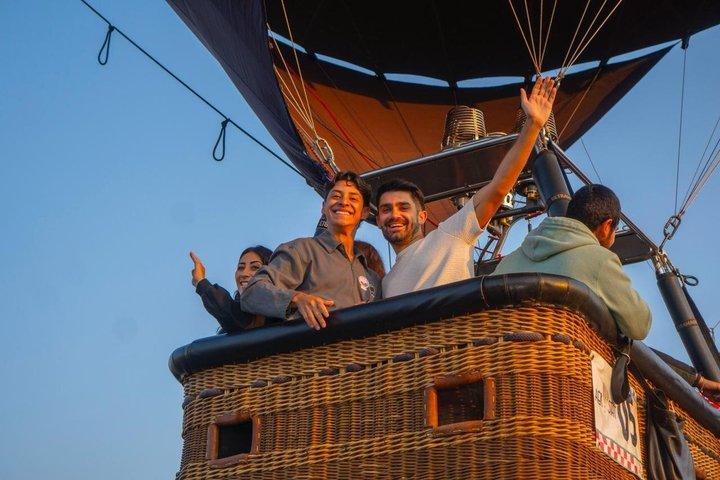 Eternal Experience : Balloon flight + breakfast + tour from CDMX