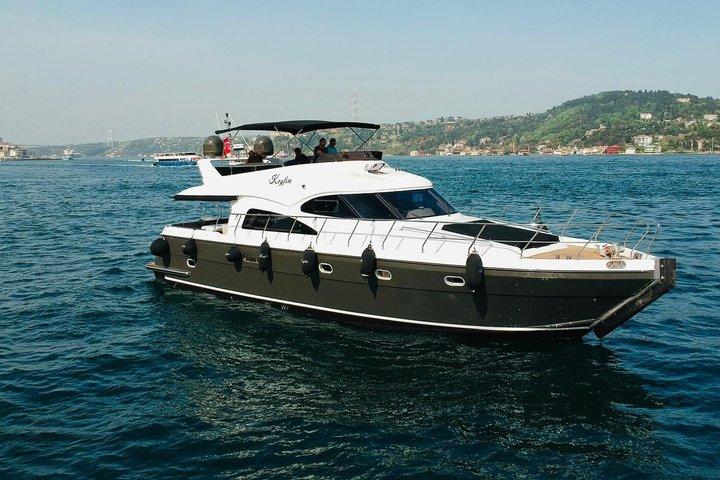 Luxury yacht experience on the Bosphorus in Istanbul
