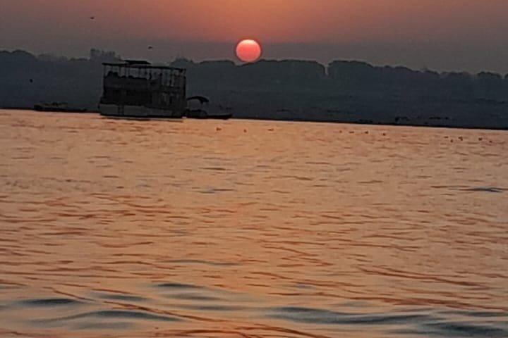 Varanasi Sunrise Boat and Aarti Tour