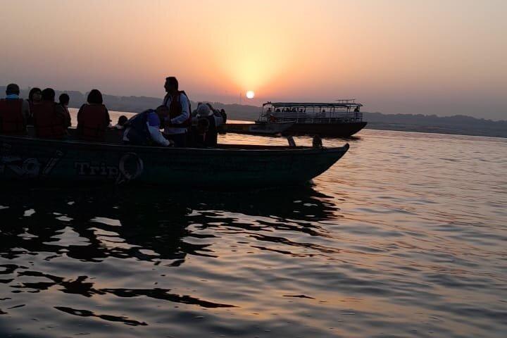 Varanasi Sunrise Boat and Aarti Tour