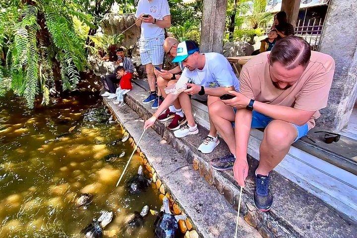 Bangkok Bike Tour: Chinatown, Flower Market & Turtle Feeding