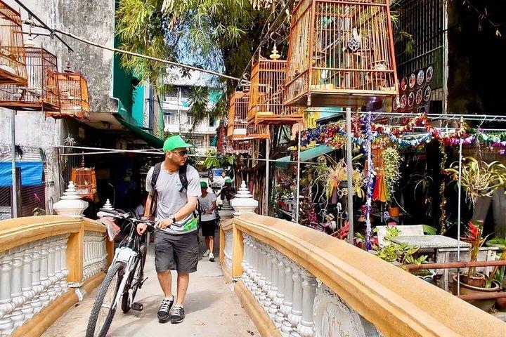 Bangkok Bike Tour: Chinatown, Flower Market & Turtle Feeding