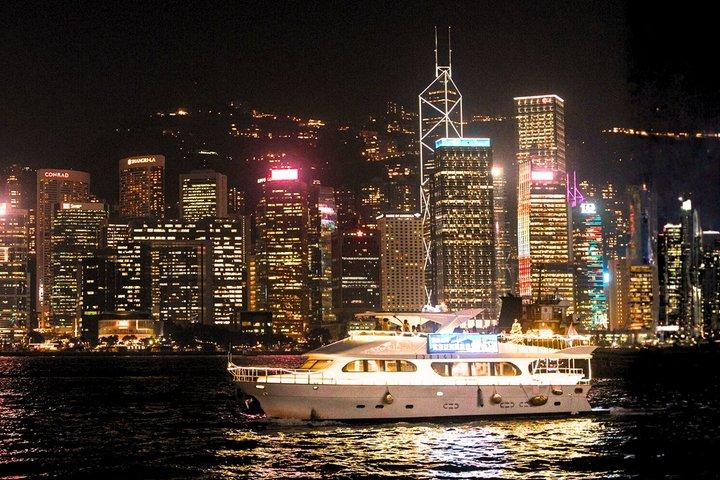 Victoria Harbour Yacht Night Cruise - DREAMER：Tourguide & Photos