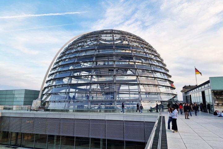 Tour of the Government Quarter with Reichstag Chamber and Dome