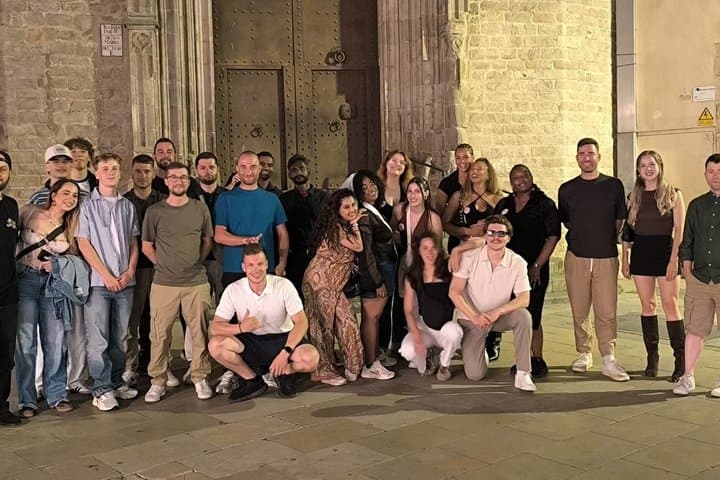 Barcelona: Tour VIP One Night in Rooftop and Nightclubs