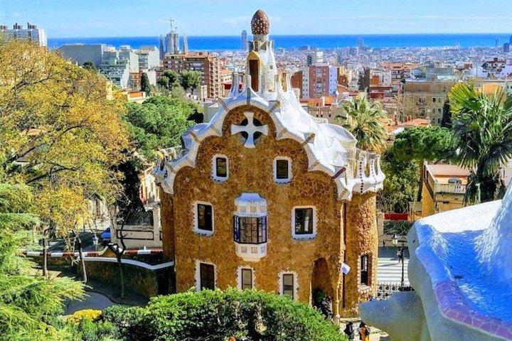 Guided Tour of Guell Park with Priority Access in English