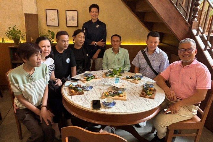 Phuket Old Town Community Walking with Local Expert Delicacies