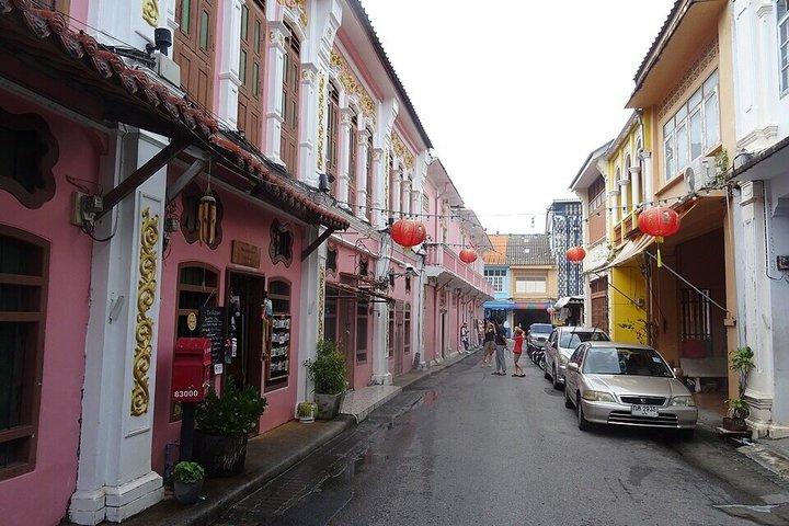 Phuket Old Town Community Walking with Local Expert Delicacies