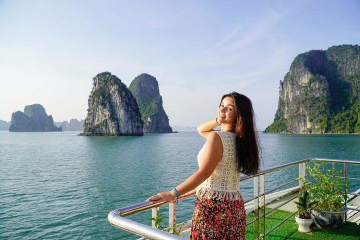 Halong Alova Premium Day Tour with Transfer, Buffet & Kayaking